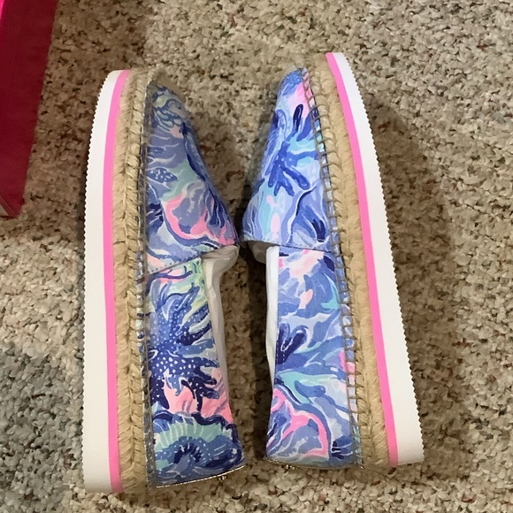 Lilly Pulitzer Saltwater Blue and Pink Marlo Espadrilles, 8.5M - Picture 9 of 10